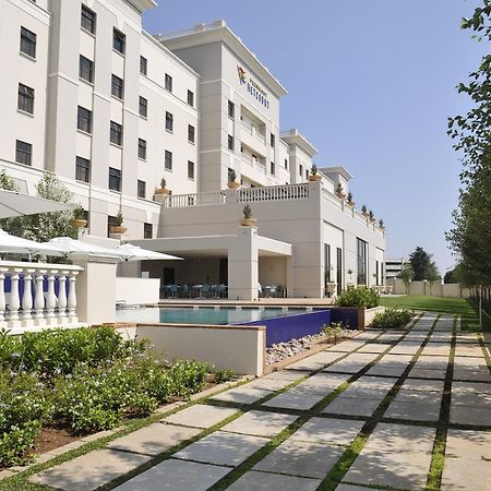 Peermont Metcourt Suites At Emperors Palace Johannesburg Exterior photo